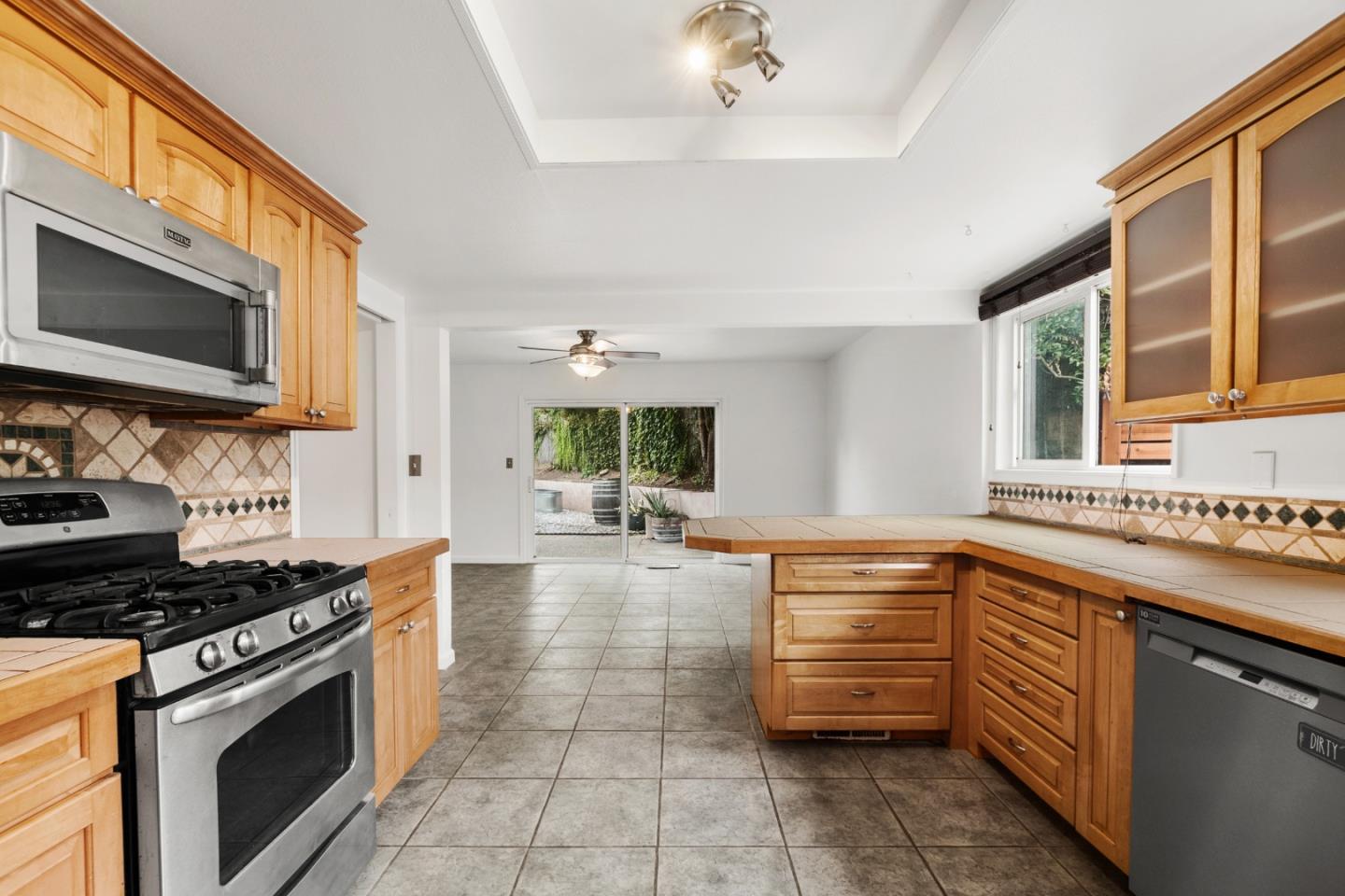 Detail Gallery Image 28 of 53 For 1091 Century Dr, Napa,  CA 94558 - 4 Beds | 2 Baths