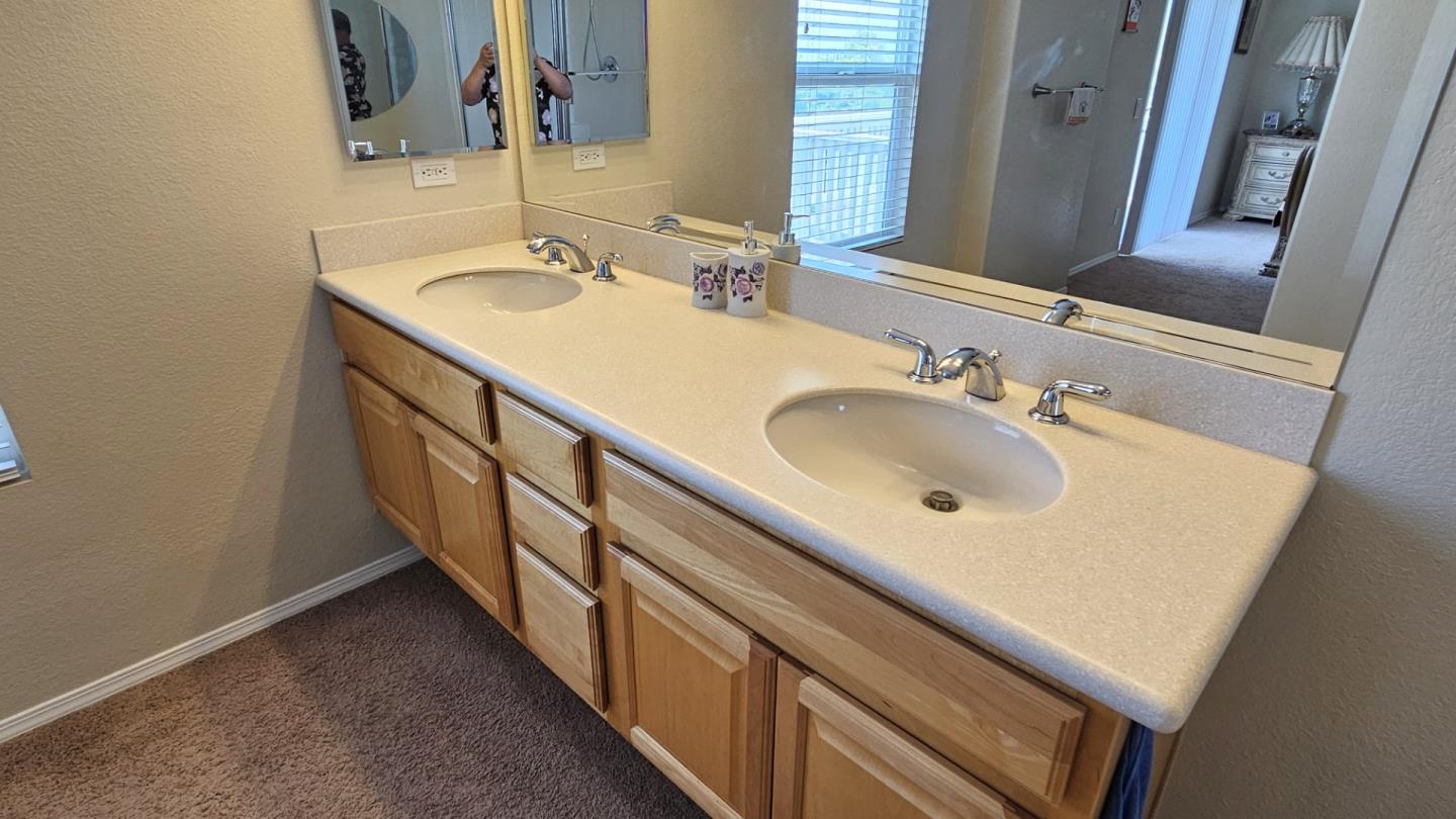 Detail Gallery Image 15 of 38 For 13416 Silver Stirrup Dr, Corona,  CA 92883 - 5 Beds | 2/1 Baths