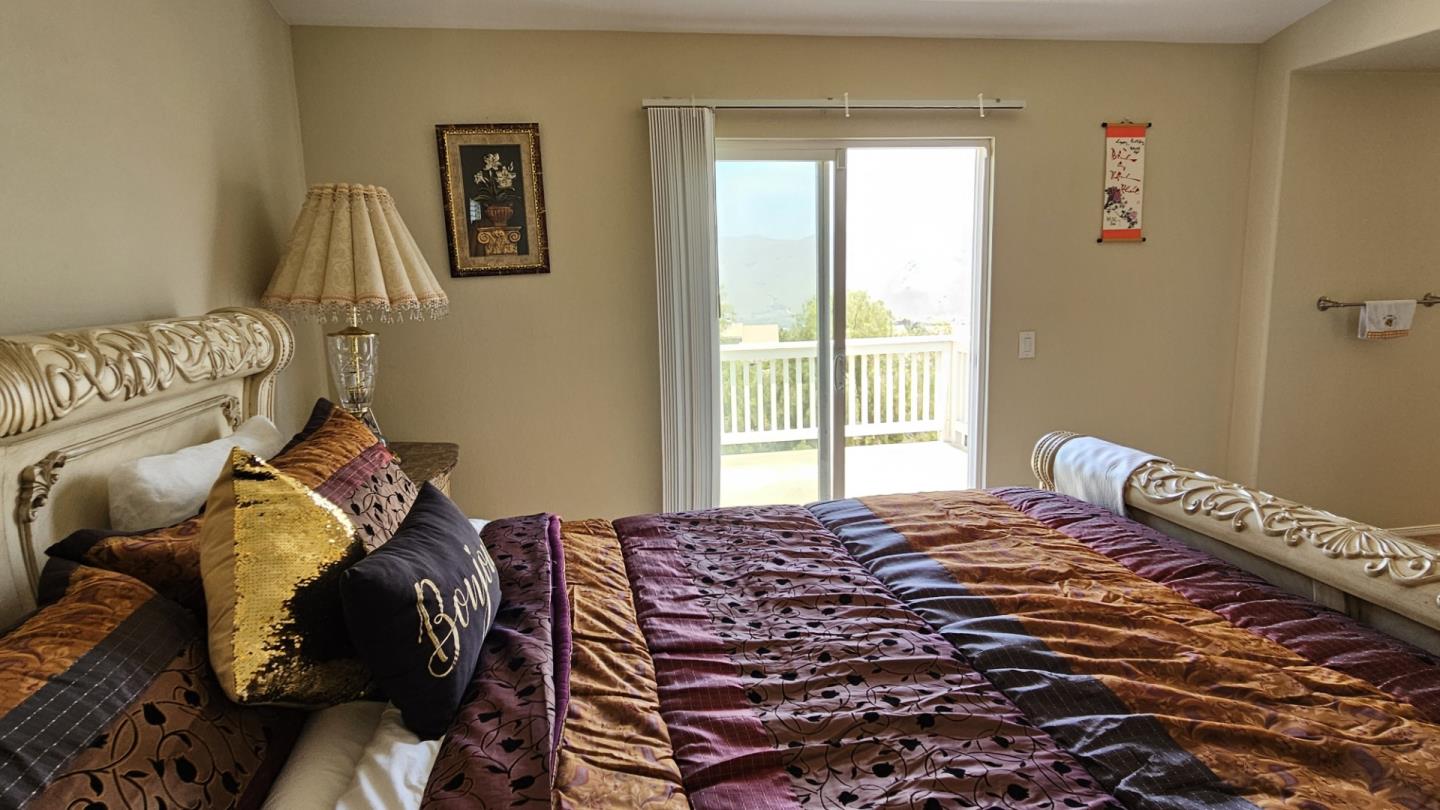 Detail Gallery Image 17 of 38 For 13416 Silver Stirrup Dr, Corona,  CA 92883 - 5 Beds | 2/1 Baths