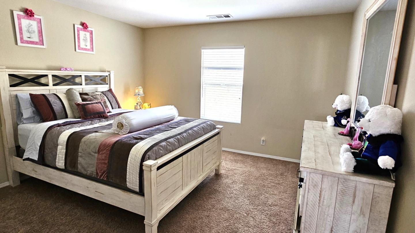 Detail Gallery Image 19 of 38 For 13416 Silver Stirrup Dr, Corona,  CA 92883 - 5 Beds | 2/1 Baths