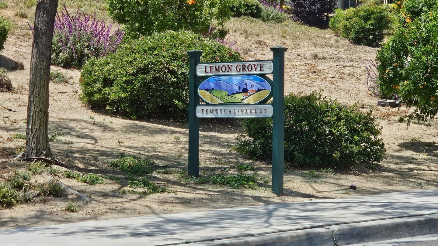 Detail Gallery Image 2 of 38 For 13416 Silver Stirrup Dr, Corona,  CA 92883 - 5 Beds | 2/1 Baths