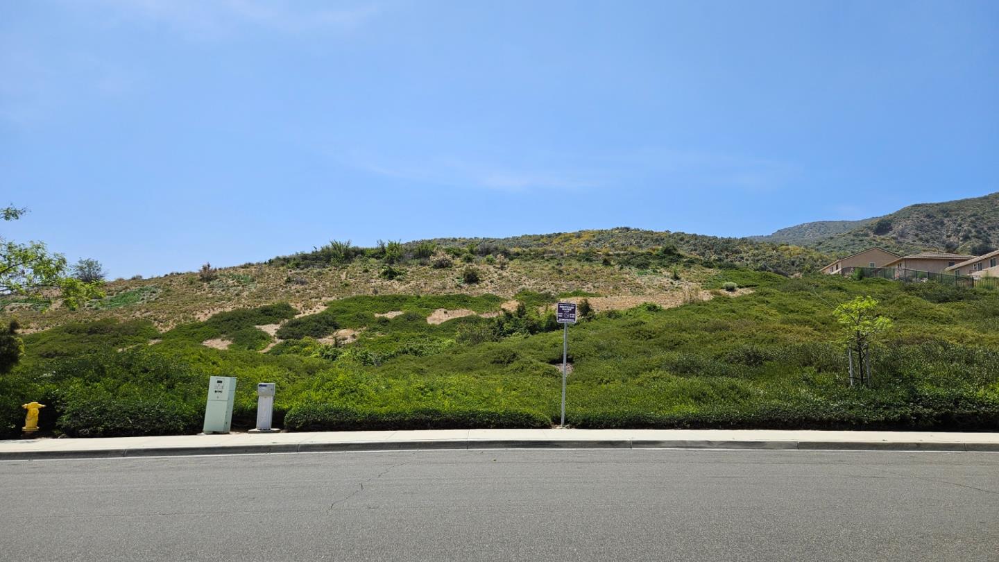 Detail Gallery Image 3 of 38 For 13416 Silver Stirrup Dr, Corona,  CA 92883 - 5 Beds | 2/1 Baths