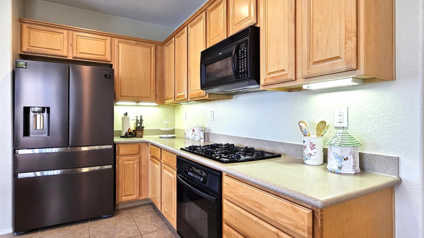 Detail Gallery Image 7 of 38 For 13416 Silver Stirrup Dr, Corona,  CA 92883 - 5 Beds | 2/1 Baths