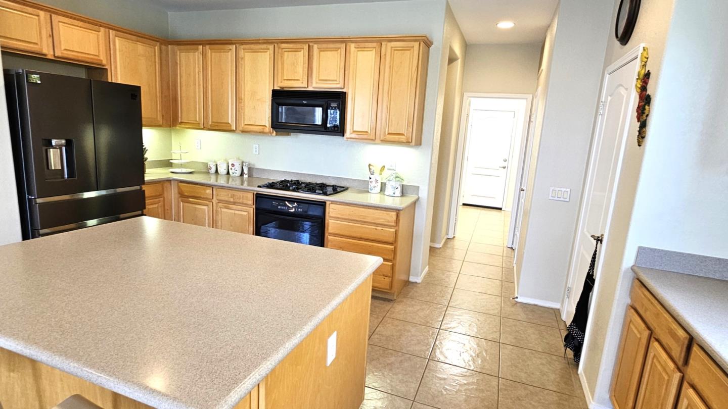 Detail Gallery Image 8 of 38 For 13416 Silver Stirrup Dr, Corona,  CA 92883 - 5 Beds | 2/1 Baths