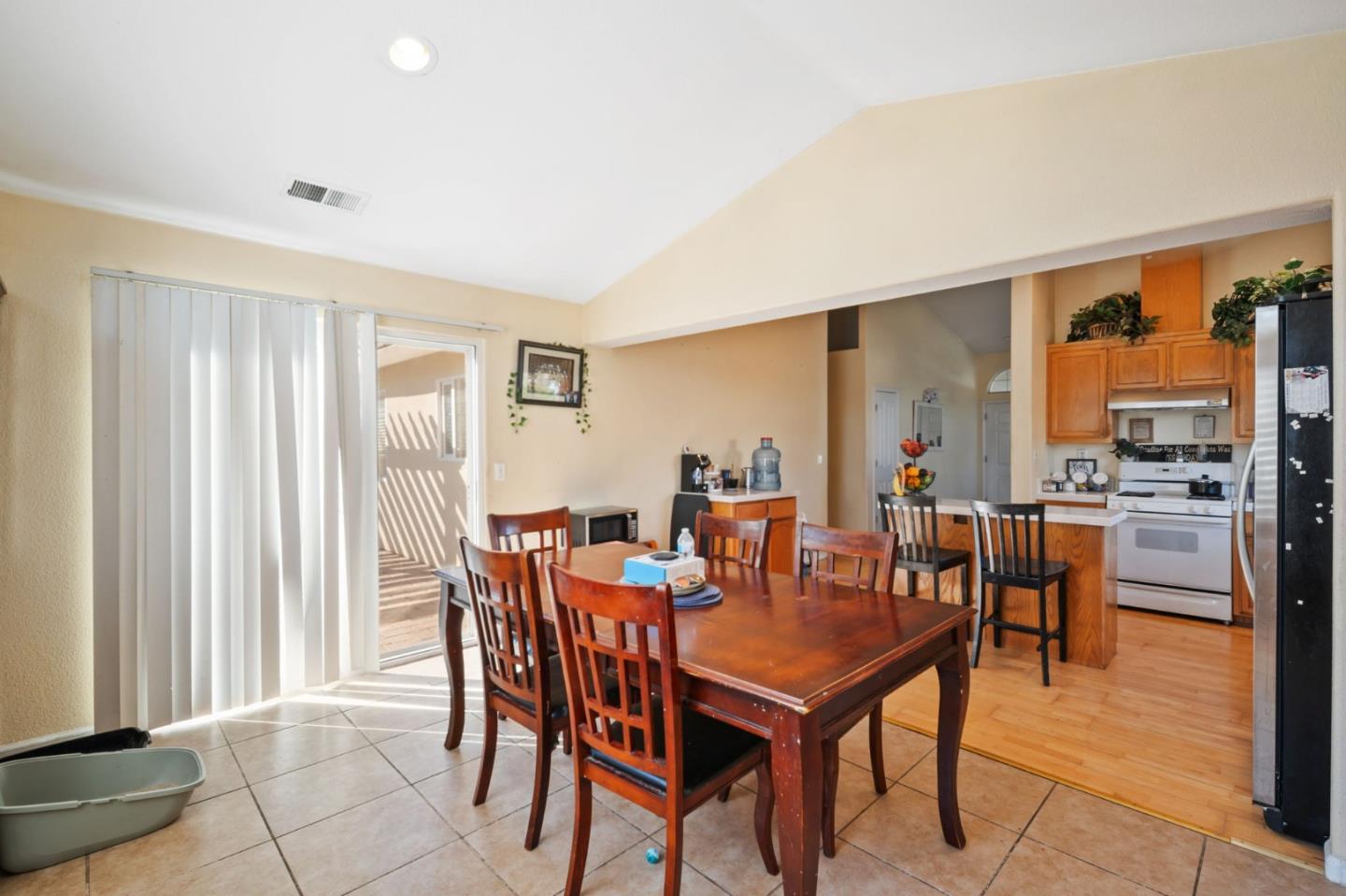 Detail Gallery Image 11 of 21 For 1261 South St, Hollister,  CA 95023 - 3 Beds | 2 Baths