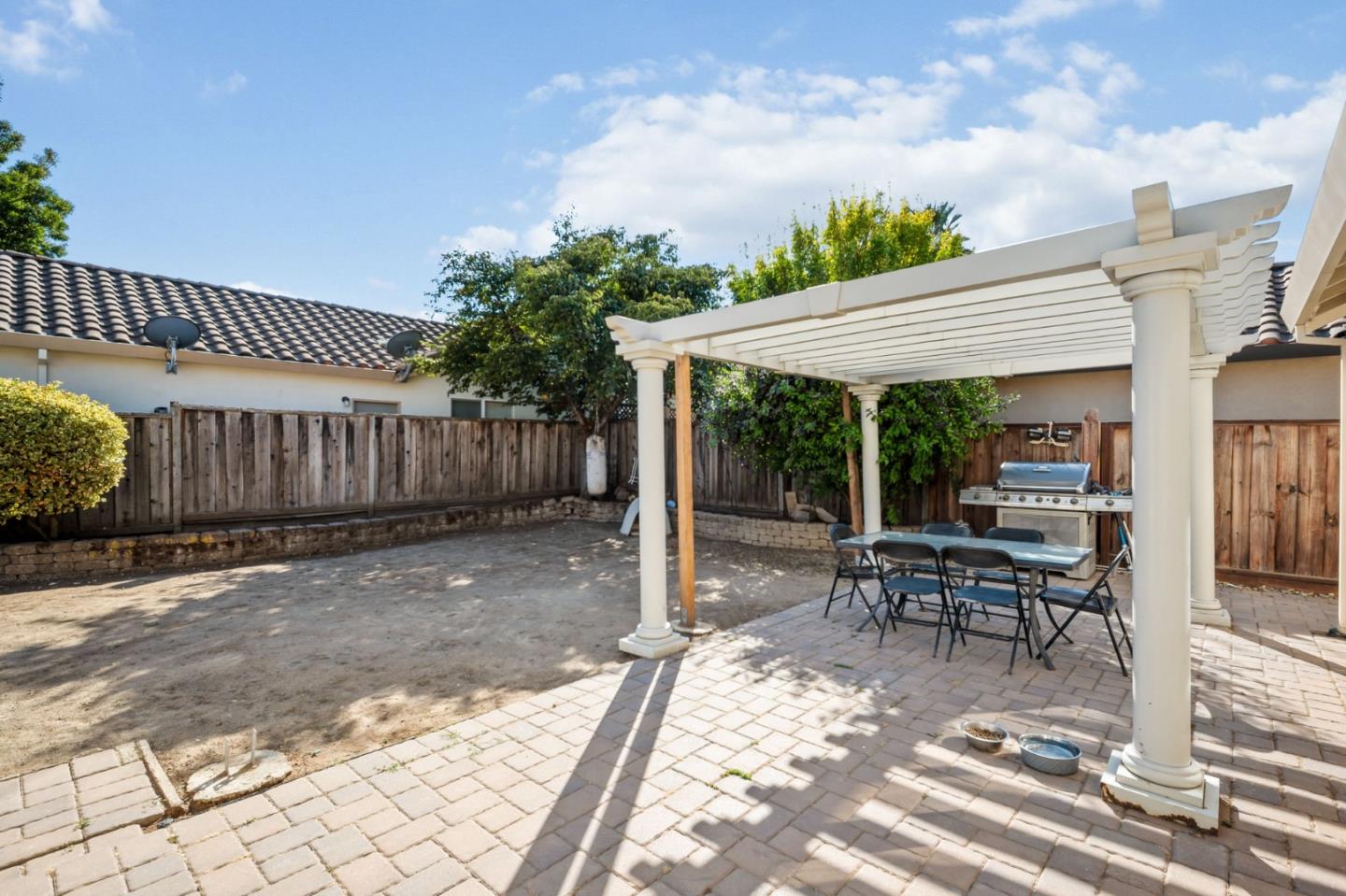 Detail Gallery Image 12 of 21 For 1261 South St, Hollister,  CA 95023 - 3 Beds | 2 Baths