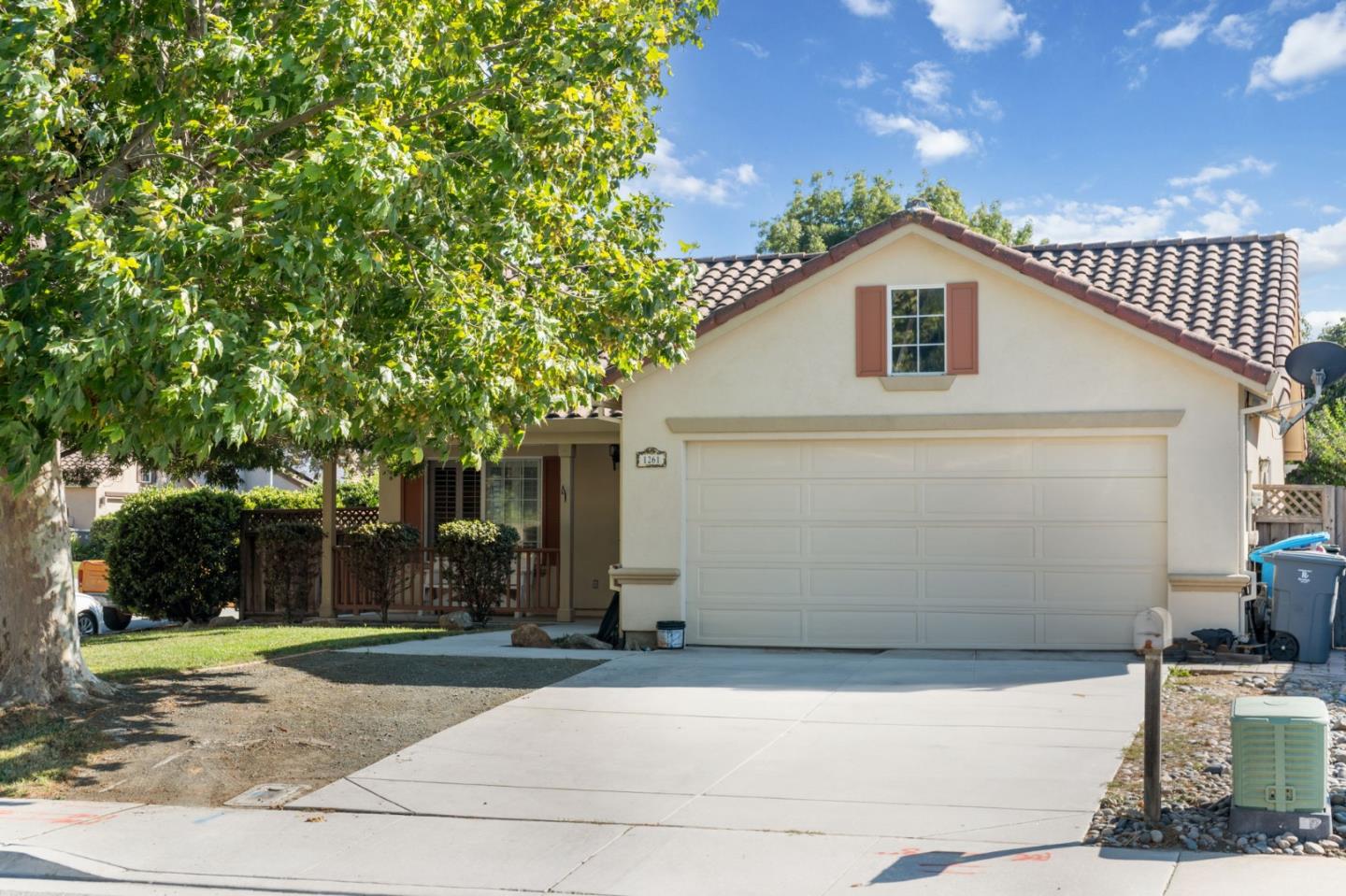 Detail Gallery Image 2 of 21 For 1261 South St, Hollister,  CA 95023 - 3 Beds | 2 Baths