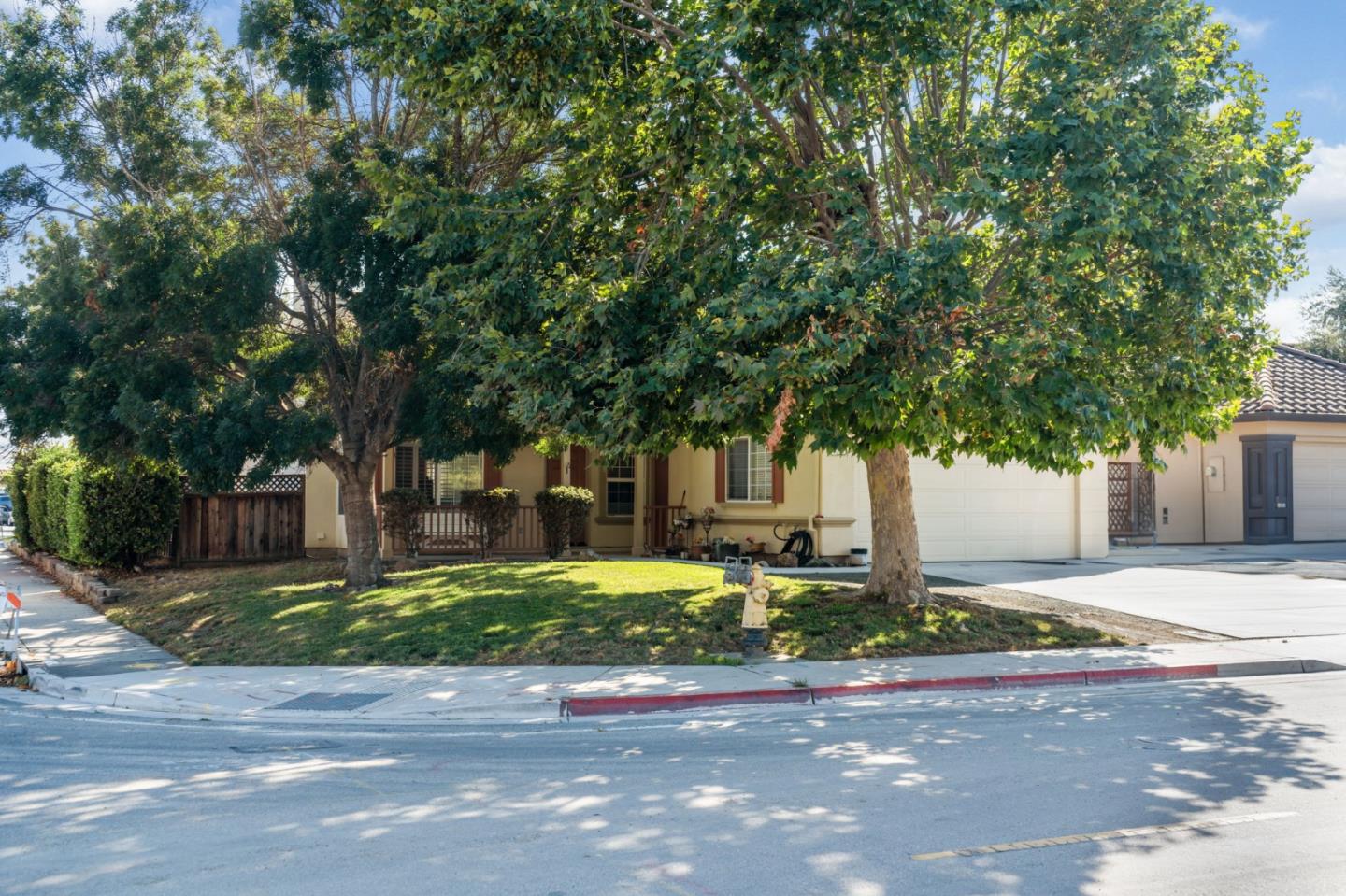 Detail Gallery Image 3 of 21 For 1261 South St, Hollister,  CA 95023 - 3 Beds | 2 Baths