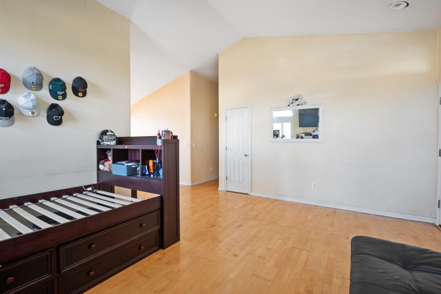 Detail Gallery Image 5 of 21 For 1261 South St, Hollister,  CA 95023 - 3 Beds | 2 Baths