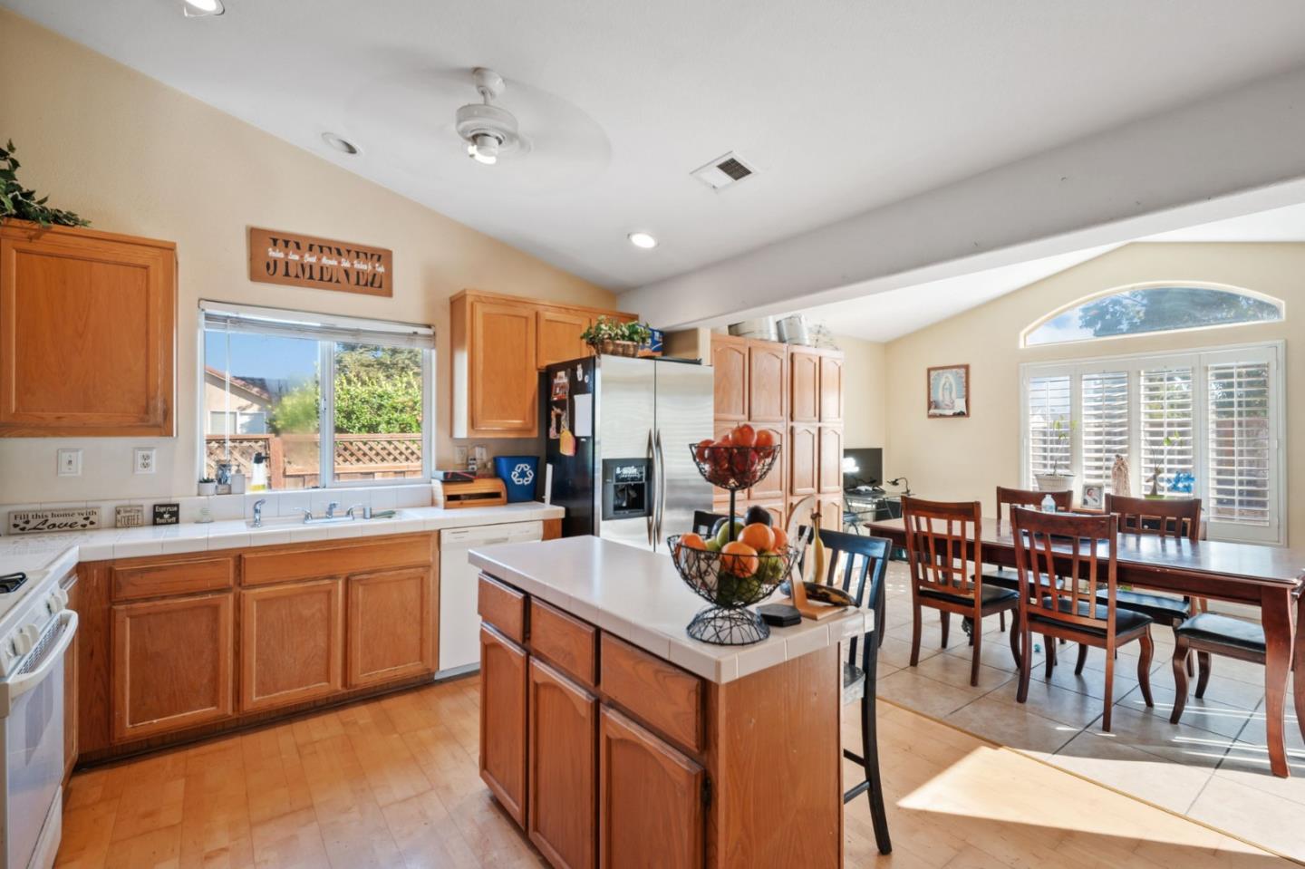 Detail Gallery Image 6 of 21 For 1261 South St, Hollister,  CA 95023 - 3 Beds | 2 Baths