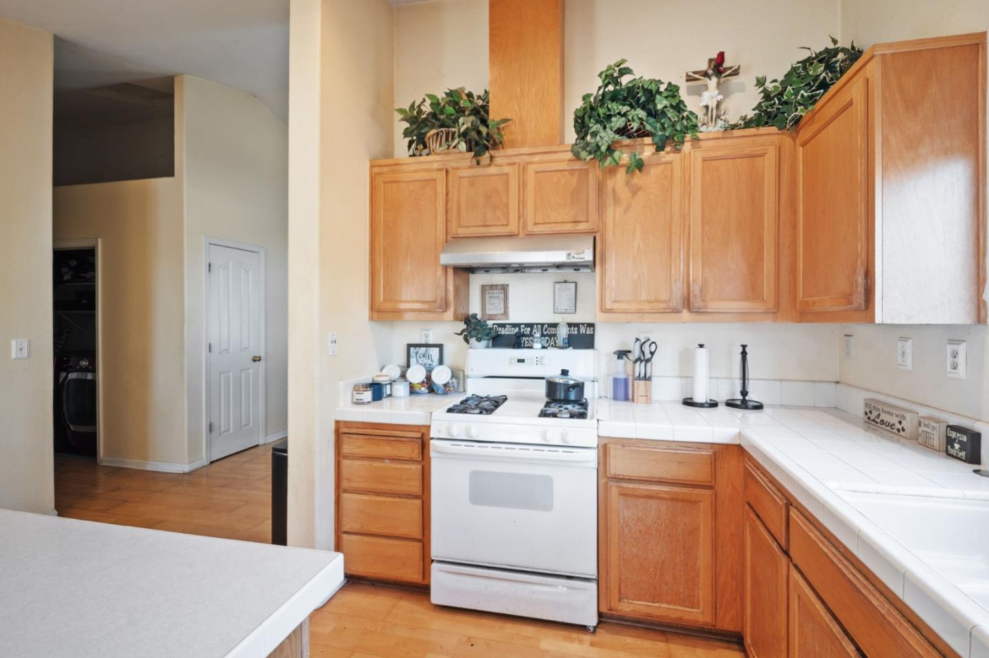 Detail Gallery Image 8 of 21 For 1261 South St, Hollister,  CA 95023 - 3 Beds | 2 Baths