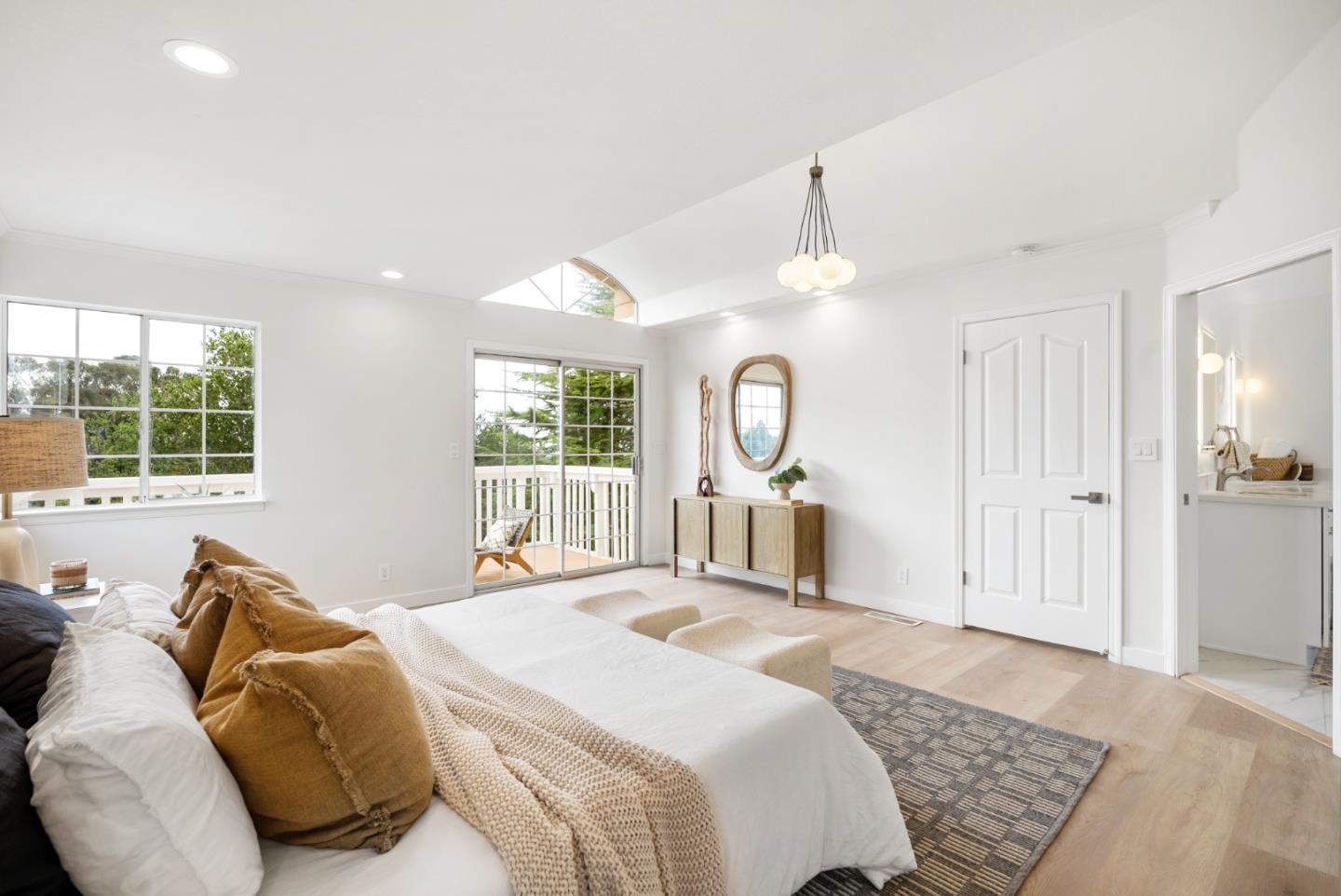 Detail Gallery Image 15 of 44 For 3375 East Ave, Hayward,  CA 94541 - 4 Beds | 3 Baths