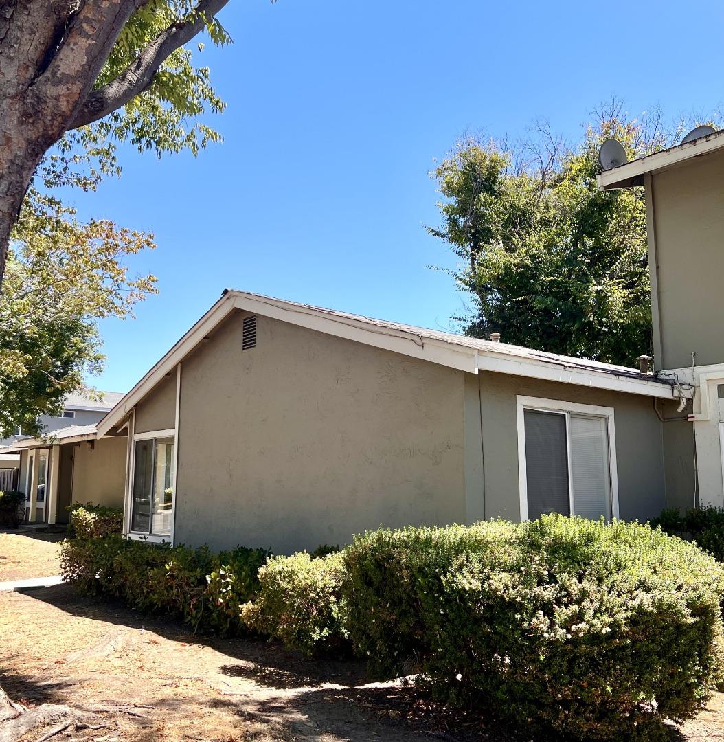 Detail Gallery Image 2 of 25 For 1362 Mcquesten a,  San Jose,  CA 95122 - 2 Beds | 1 Baths