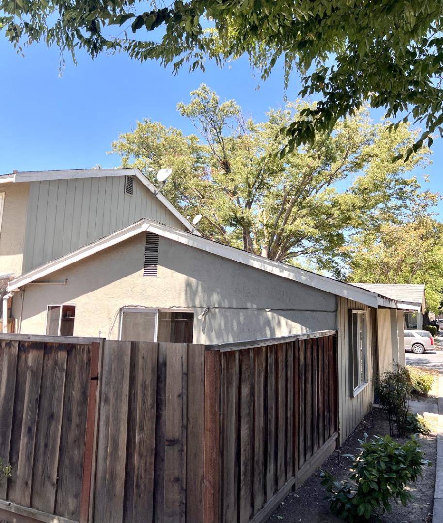 Detail Gallery Image 3 of 25 For 1362 Mcquesten a,  San Jose,  CA 95122 - 2 Beds | 1 Baths