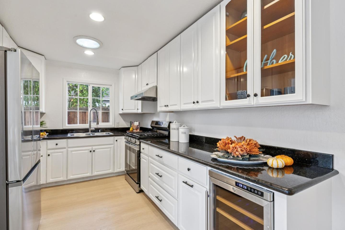 Detail Gallery Image 14 of 51 For 190 Rutherford Ave, Redwood City,  CA 94061 - 3 Beds | 2 Baths