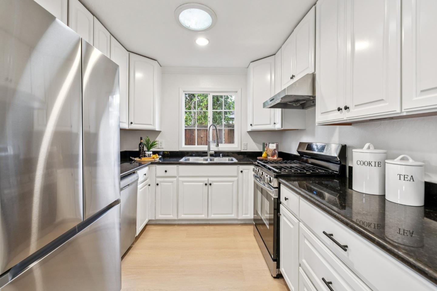 Detail Gallery Image 15 of 51 For 190 Rutherford Ave, Redwood City,  CA 94061 - 3 Beds | 2 Baths