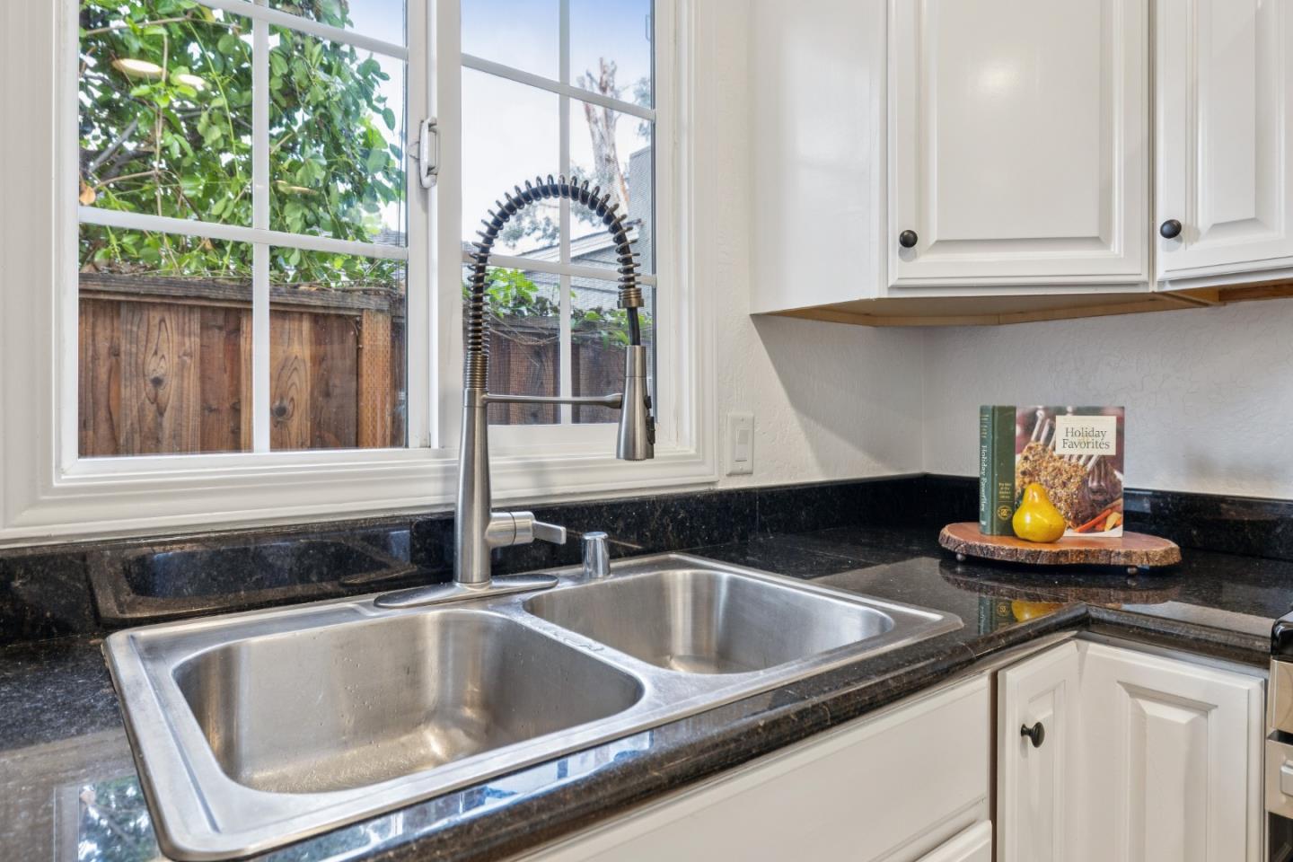 Detail Gallery Image 16 of 51 For 190 Rutherford Ave, Redwood City,  CA 94061 - 3 Beds | 2 Baths