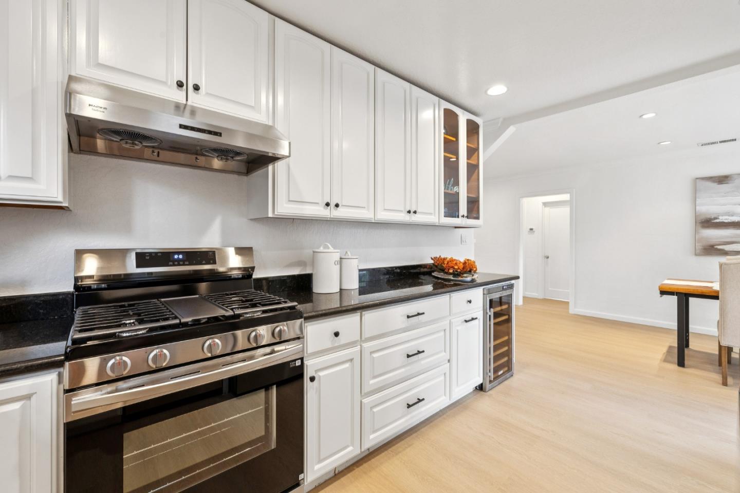 Detail Gallery Image 17 of 51 For 190 Rutherford Ave, Redwood City,  CA 94061 - 3 Beds | 2 Baths