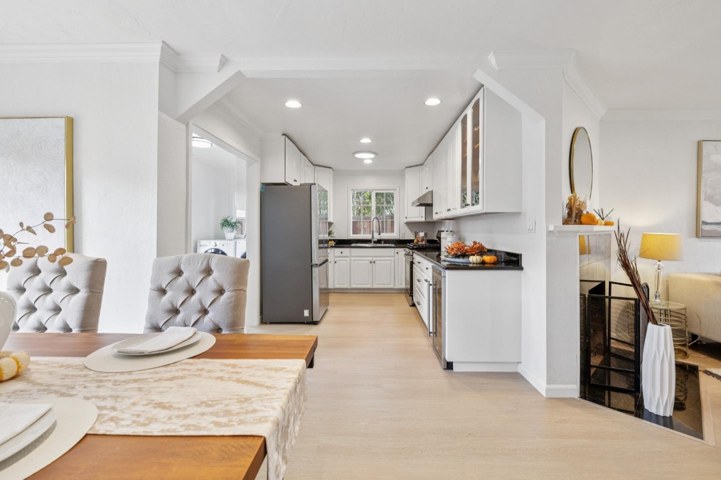 Detail Gallery Image 18 of 51 For 190 Rutherford Ave, Redwood City,  CA 94061 - 3 Beds | 2 Baths