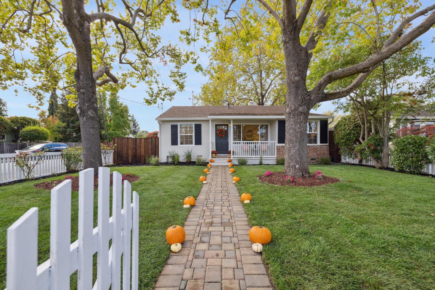 Detail Gallery Image 3 of 51 For 190 Rutherford Ave, Redwood City,  CA 94061 - 3 Beds | 2 Baths