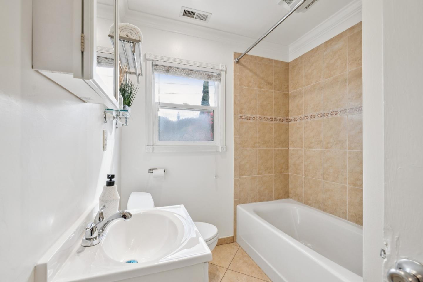 Detail Gallery Image 33 of 51 For 190 Rutherford Ave, Redwood City,  CA 94061 - 3 Beds | 2 Baths