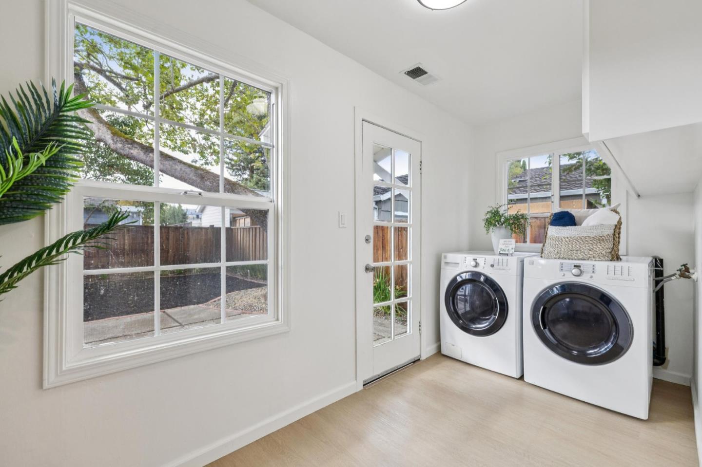 Detail Gallery Image 35 of 51 For 190 Rutherford Ave, Redwood City,  CA 94061 - 3 Beds | 2 Baths