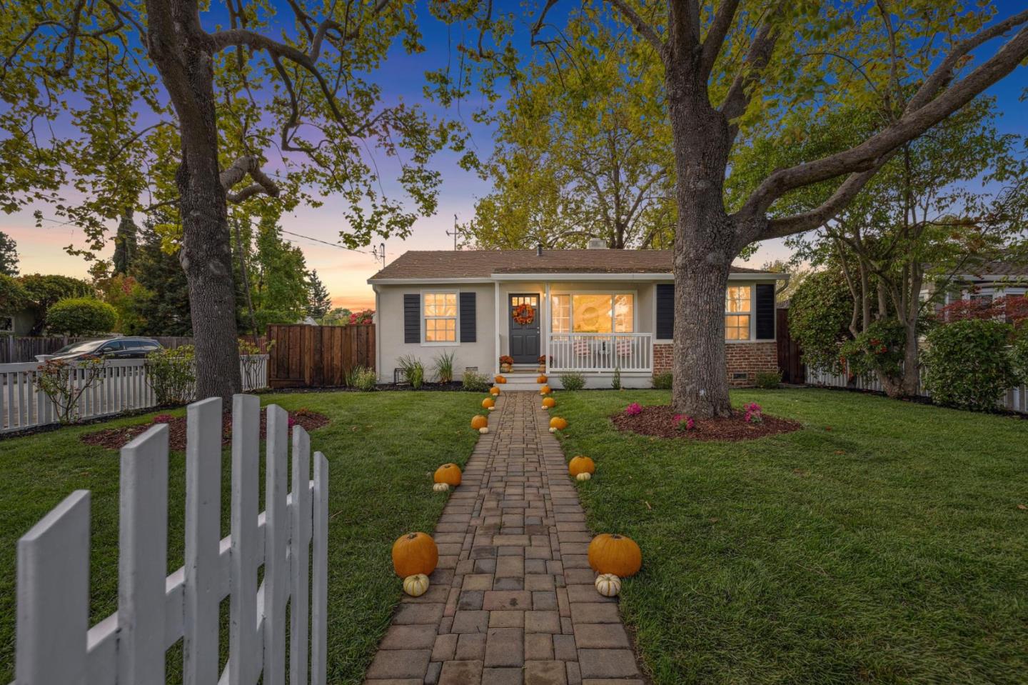 Detail Gallery Image 4 of 51 For 190 Rutherford Ave, Redwood City,  CA 94061 - 3 Beds | 2 Baths