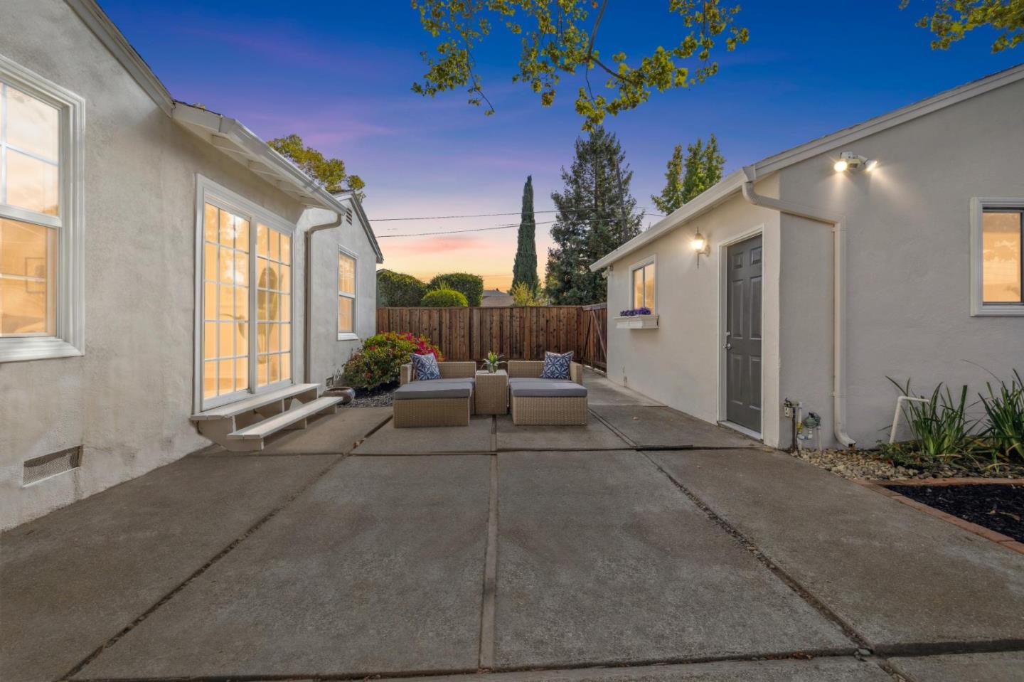 Detail Gallery Image 43 of 51 For 190 Rutherford Ave, Redwood City,  CA 94061 - 3 Beds | 2 Baths