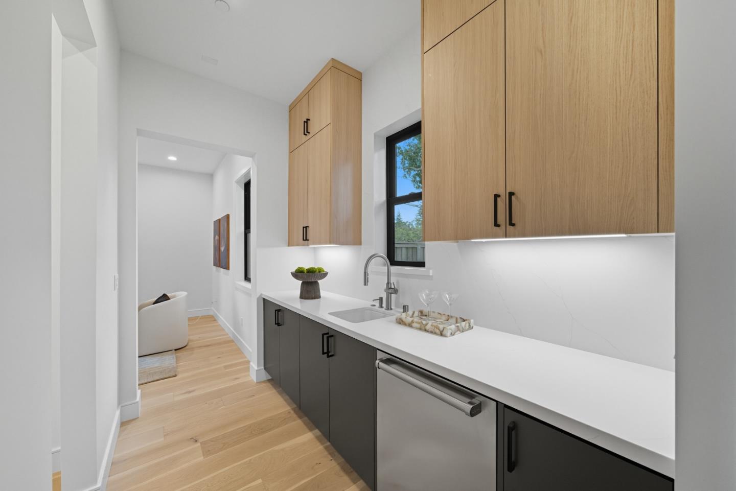 Detail Gallery Image 11 of 52 For 1001 Olive St, Menlo Park,  CA 94025 - 5 Beds | 5/1 Baths