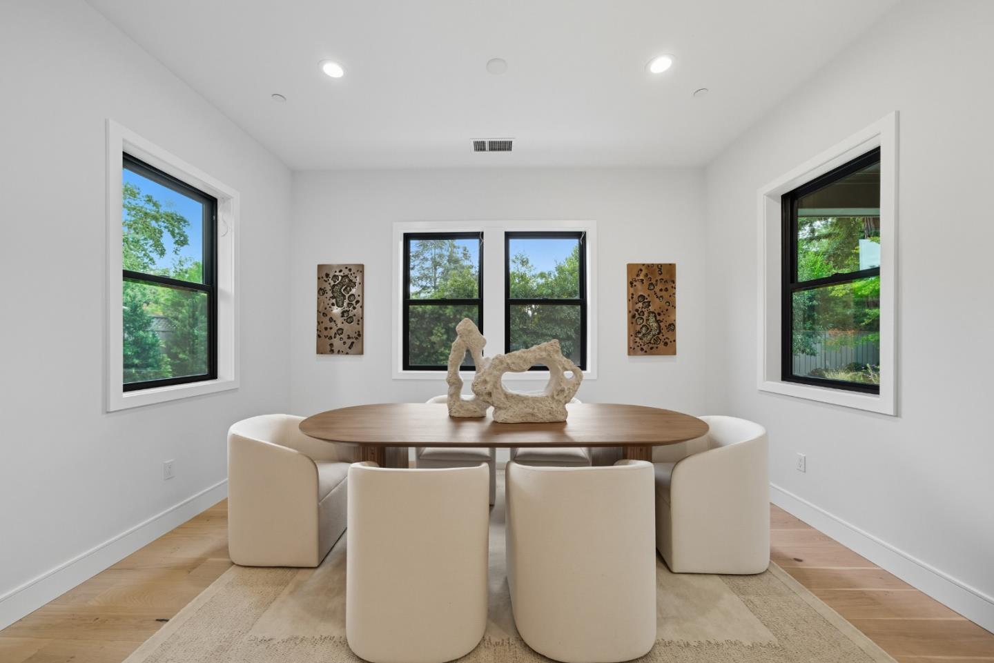 Detail Gallery Image 12 of 52 For 1001 Olive St, Menlo Park,  CA 94025 - 5 Beds | 5/1 Baths