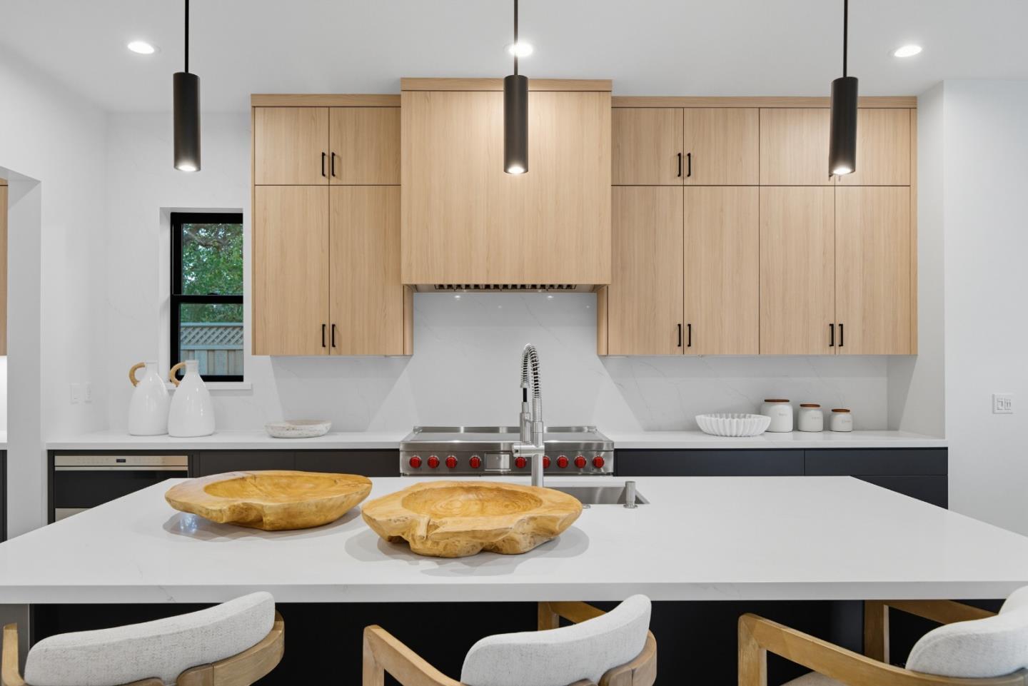 Detail Gallery Image 16 of 52 For 1001 Olive St, Menlo Park,  CA 94025 - 5 Beds | 5/1 Baths