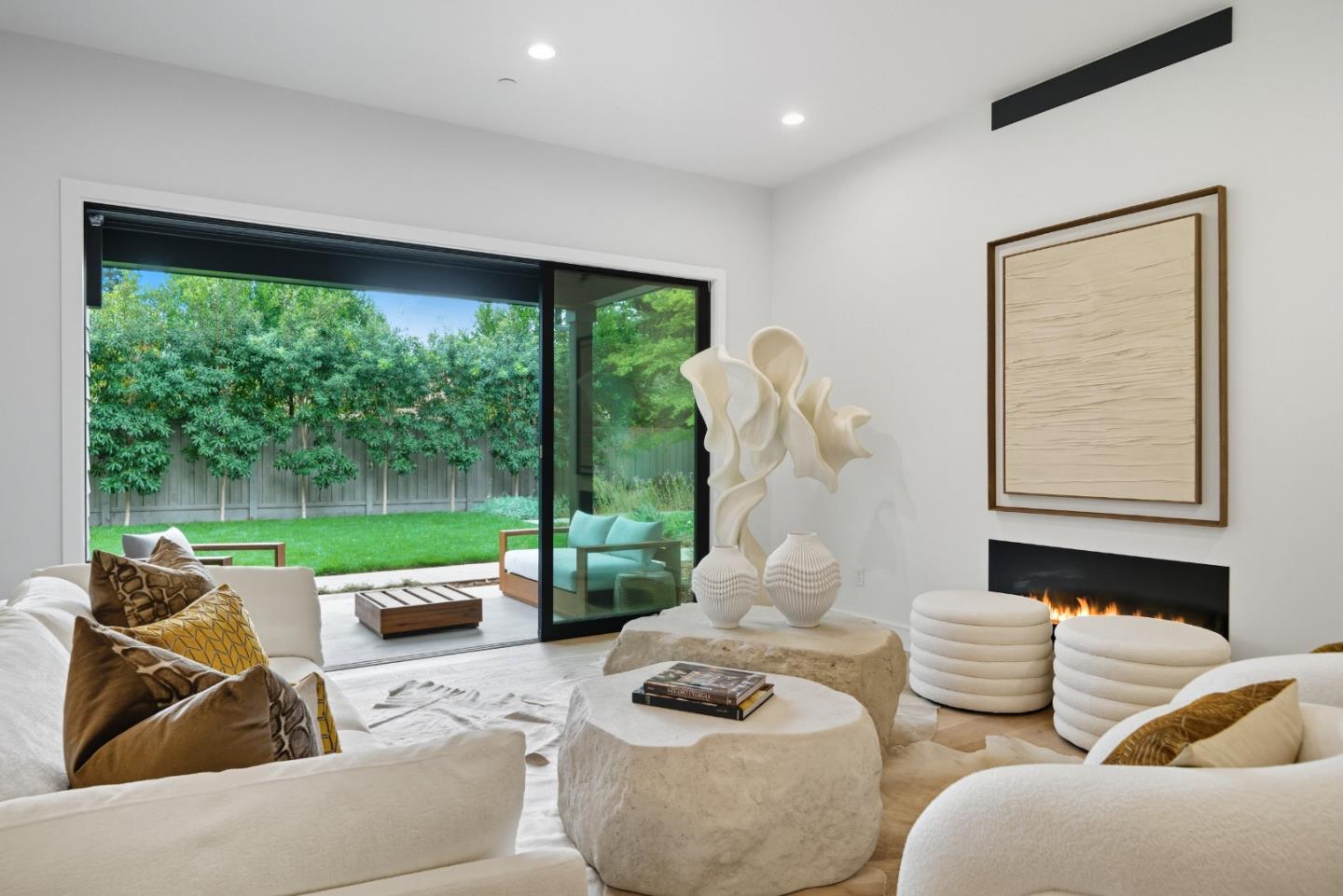 Detail Gallery Image 17 of 52 For 1001 Olive St, Menlo Park,  CA 94025 - 5 Beds | 5/1 Baths