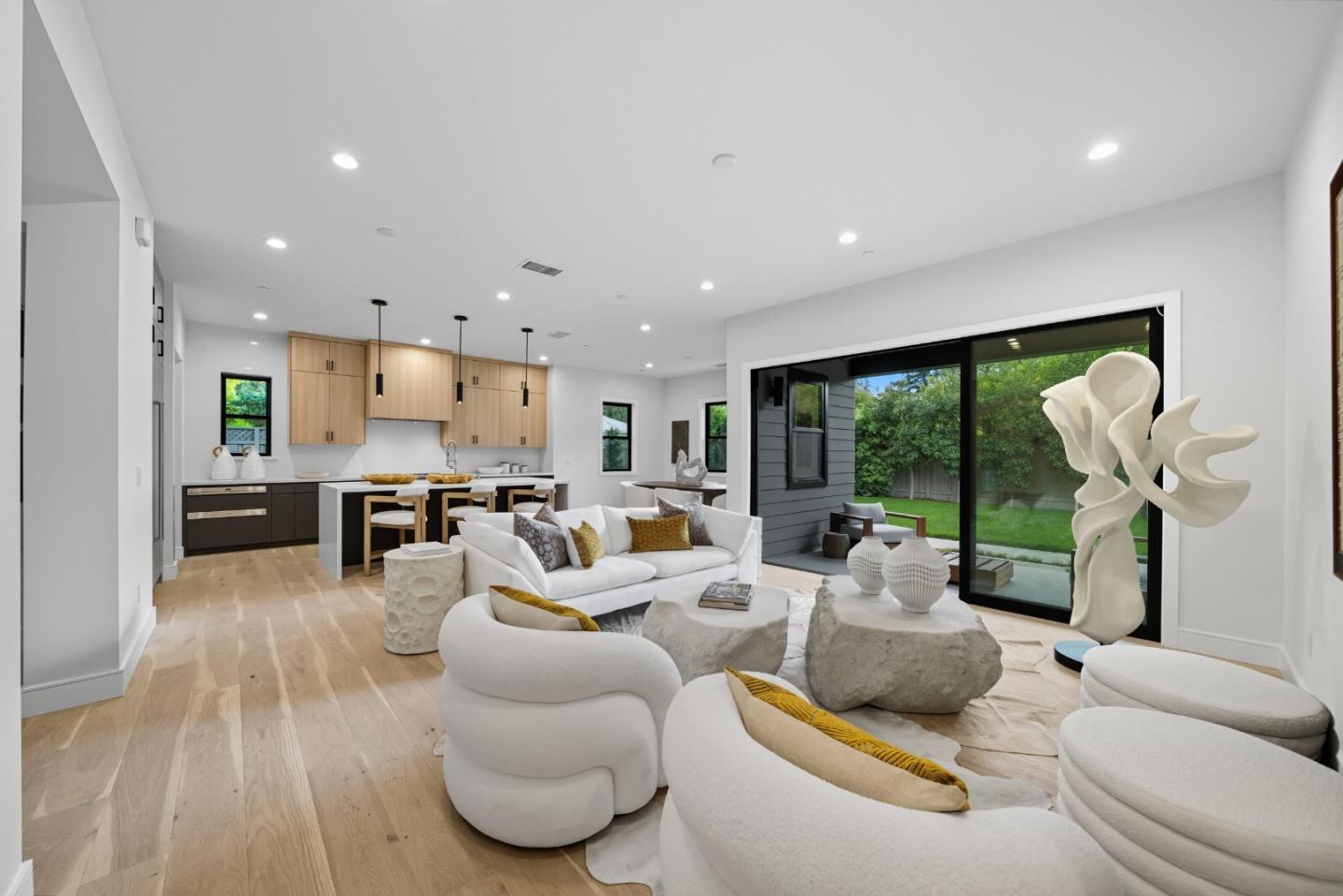 Detail Gallery Image 18 of 52 For 1001 Olive St, Menlo Park,  CA 94025 - 5 Beds | 5/1 Baths