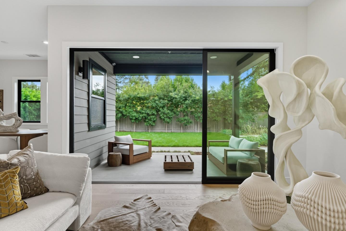 Detail Gallery Image 19 of 52 For 1001 Olive St, Menlo Park,  CA 94025 - 5 Beds | 5/1 Baths