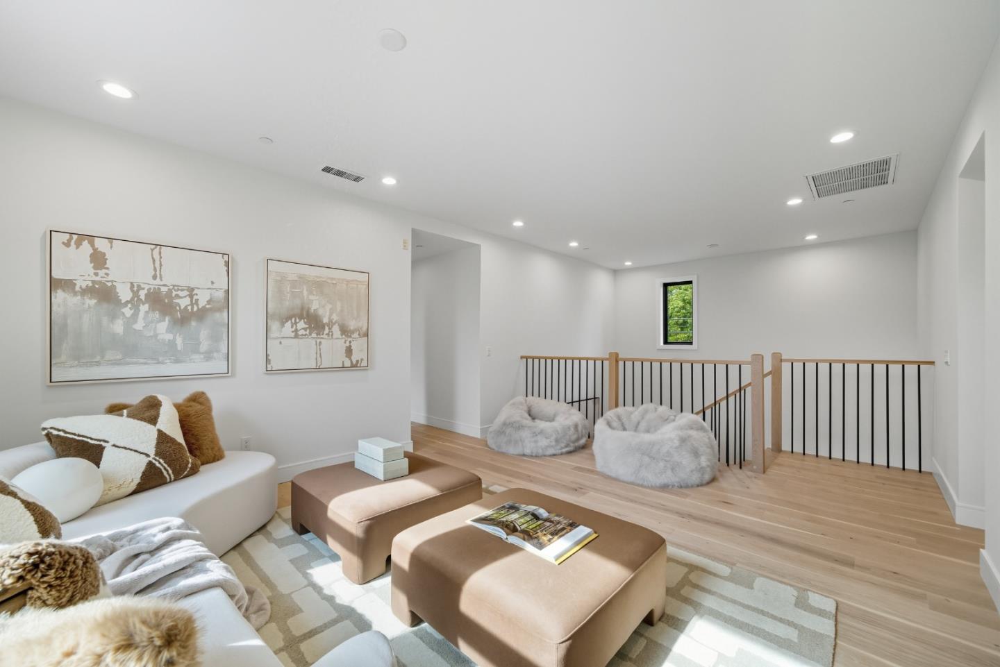 Detail Gallery Image 21 of 52 For 1001 Olive St, Menlo Park,  CA 94025 - 5 Beds | 5/1 Baths