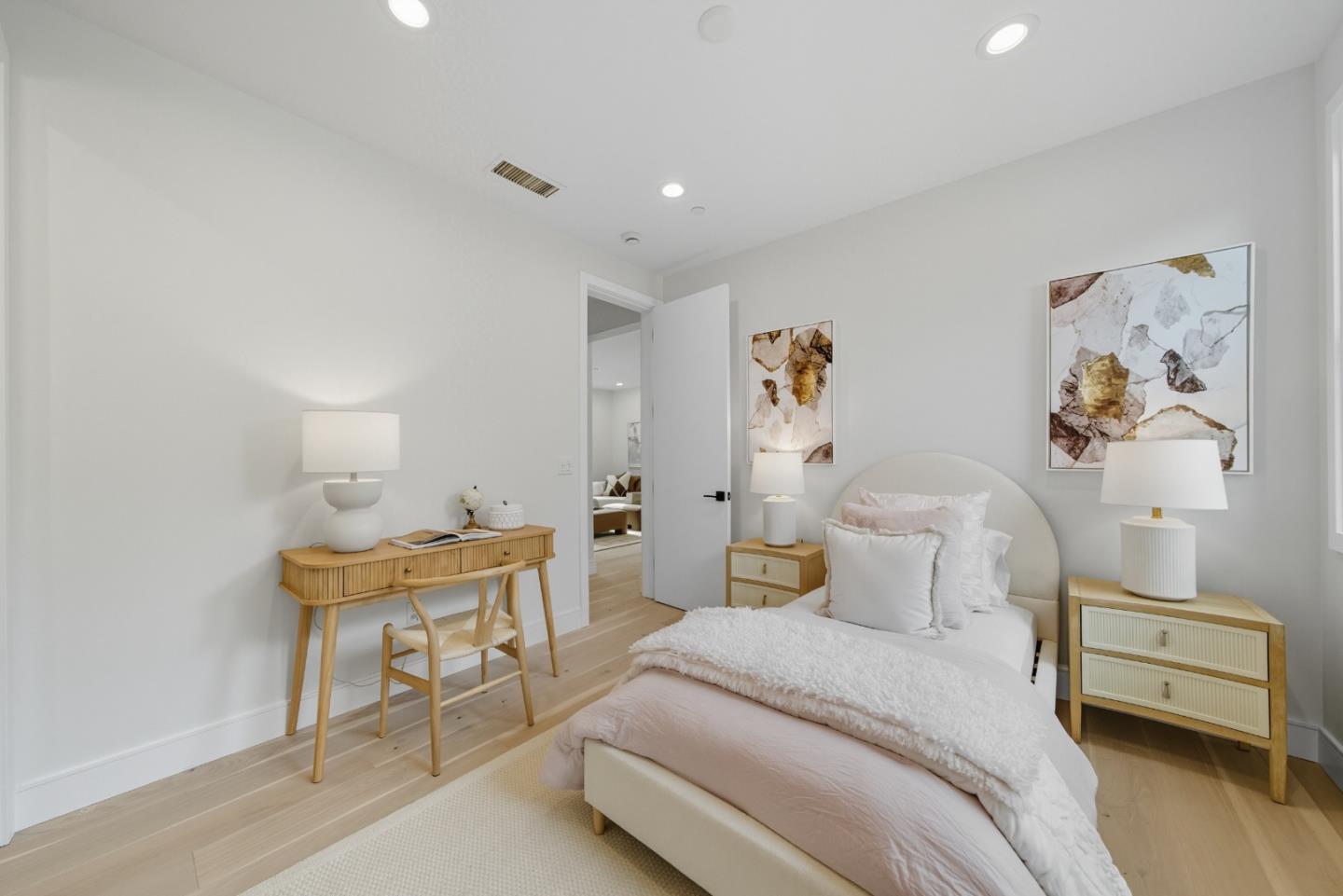 Detail Gallery Image 23 of 52 For 1001 Olive St, Menlo Park,  CA 94025 - 5 Beds | 5/1 Baths