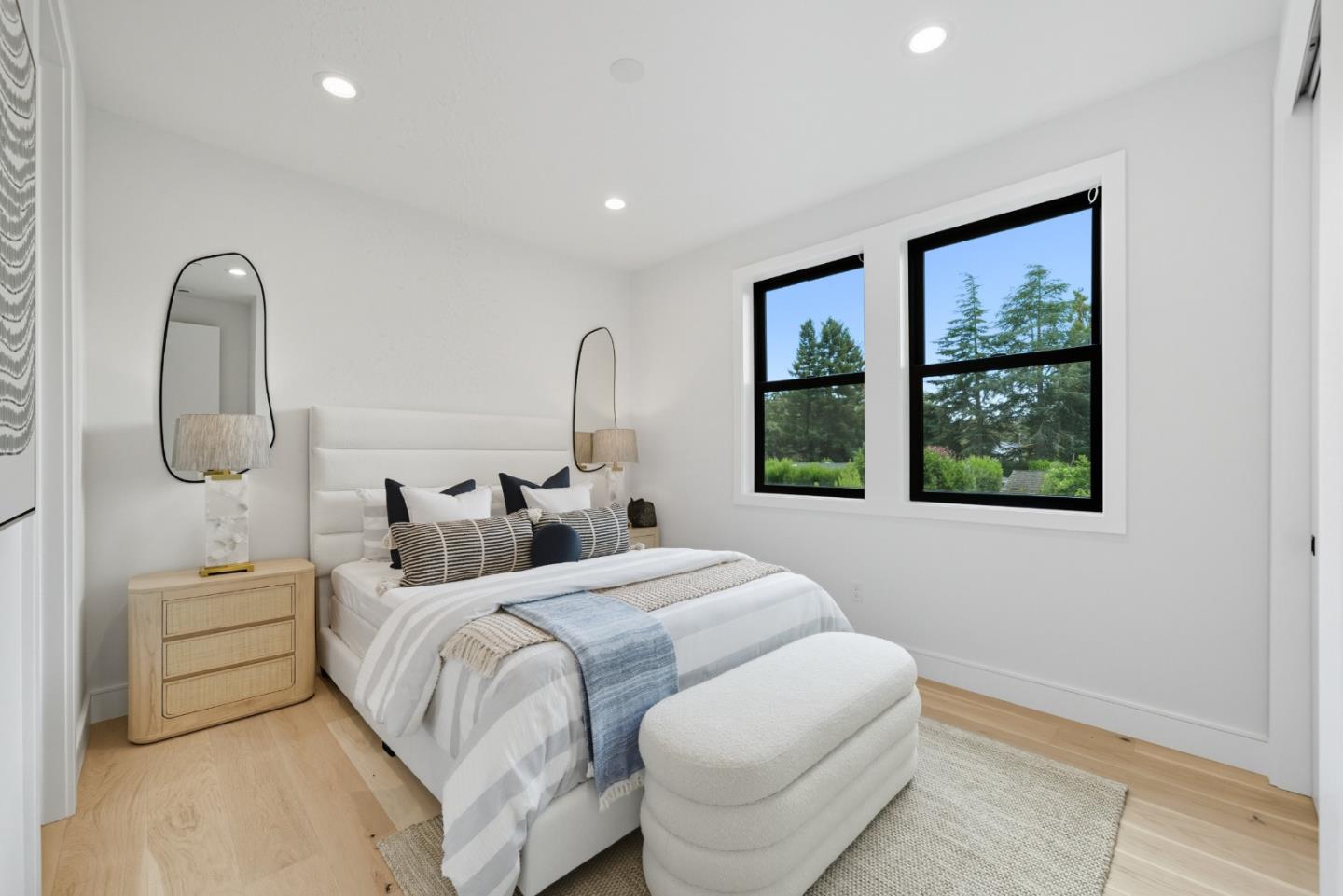 Detail Gallery Image 28 of 52 For 1001 Olive St, Menlo Park,  CA 94025 - 5 Beds | 5/1 Baths