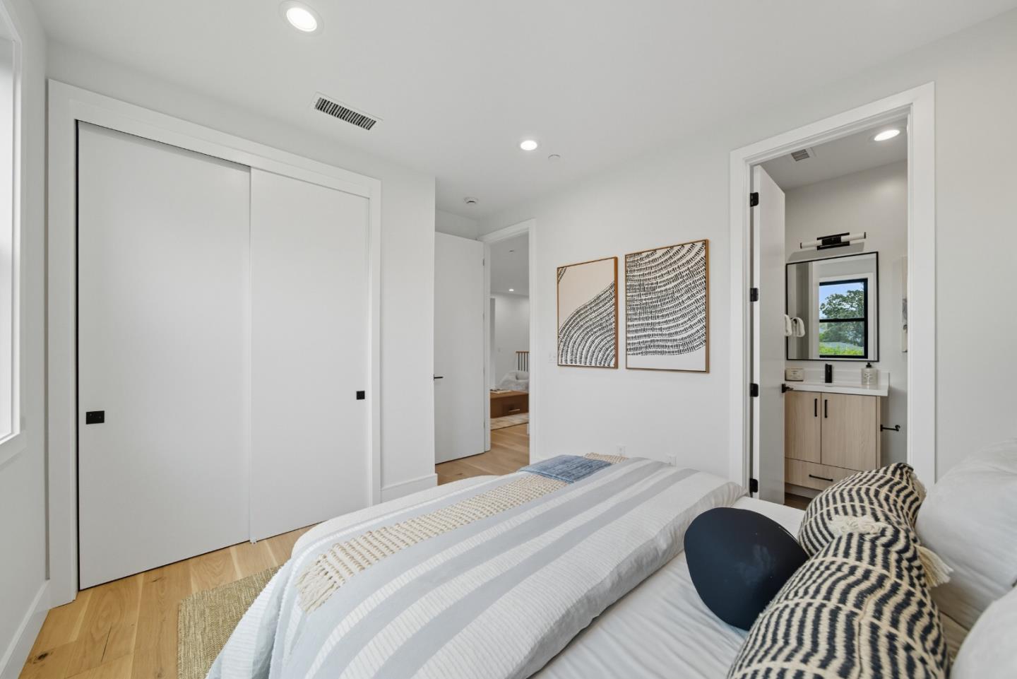 Detail Gallery Image 29 of 52 For 1001 Olive St, Menlo Park,  CA 94025 - 5 Beds | 5/1 Baths