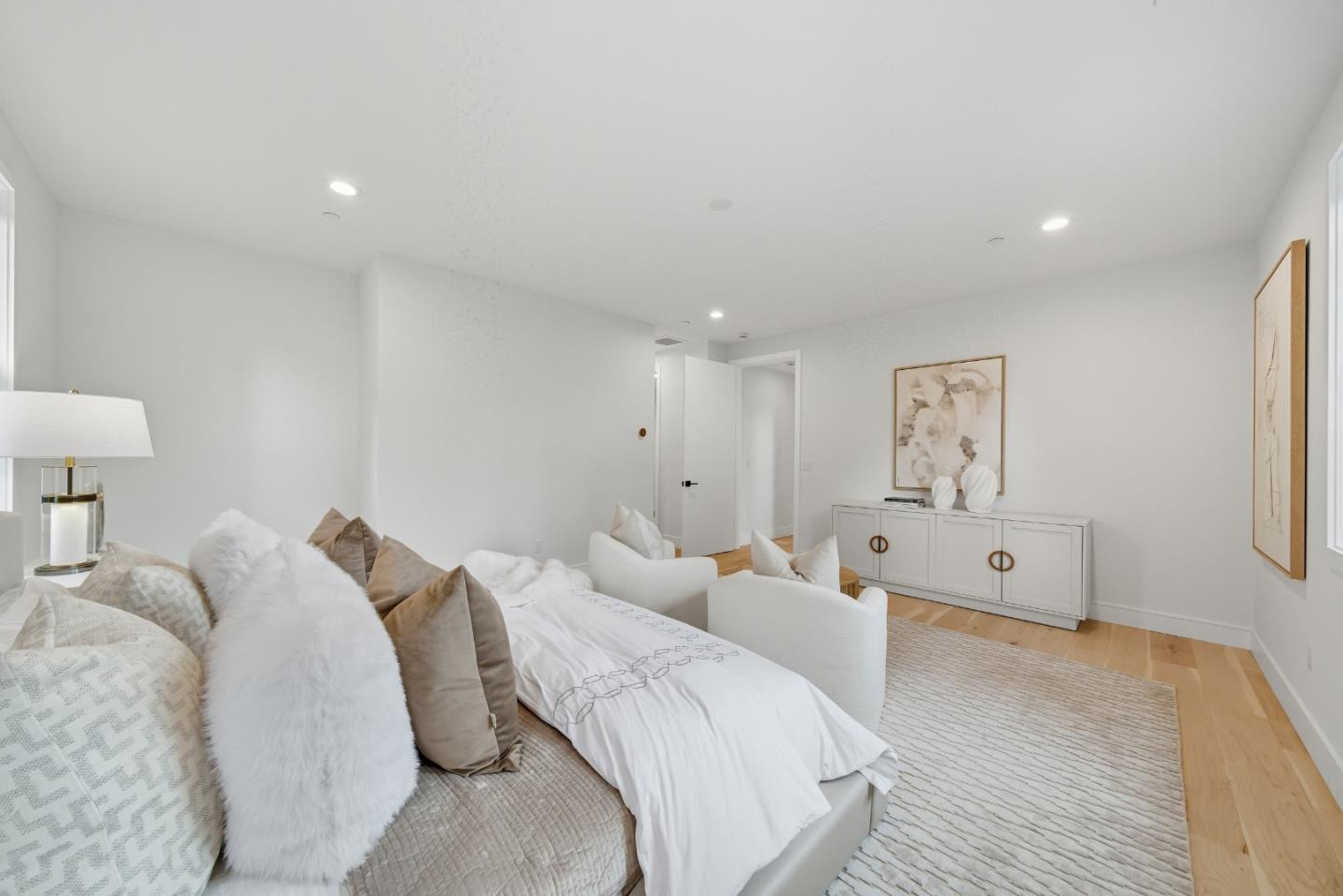 Detail Gallery Image 33 of 52 For 1001 Olive St, Menlo Park,  CA 94025 - 5 Beds | 5/1 Baths