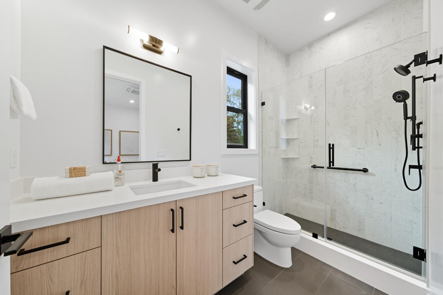 Detail Gallery Image 40 of 52 For 1001 Olive St, Menlo Park,  CA 94025 - 5 Beds | 5/1 Baths