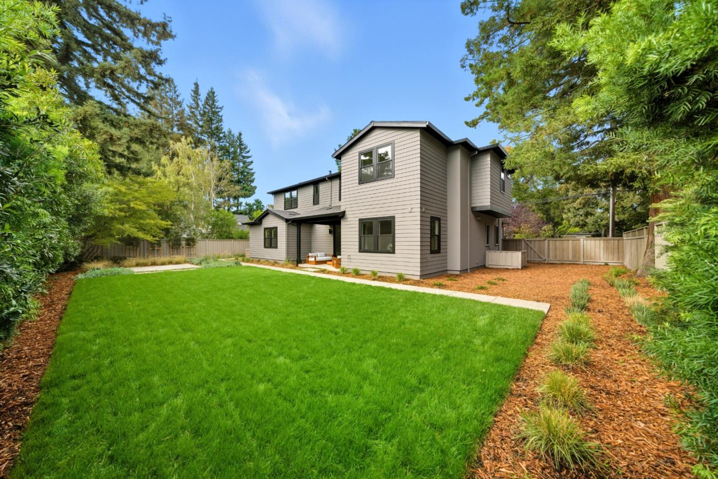 Detail Gallery Image 43 of 52 For 1001 Olive St, Menlo Park,  CA 94025 - 5 Beds | 5/1 Baths