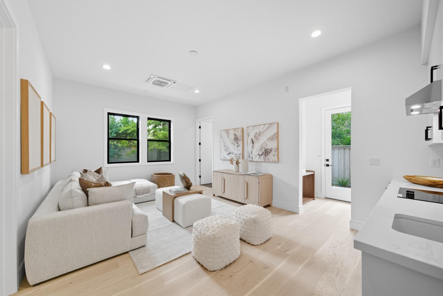 Detail Gallery Image 8 of 52 For 1001 Olive St, Menlo Park,  CA 94025 - 5 Beds | 5/1 Baths