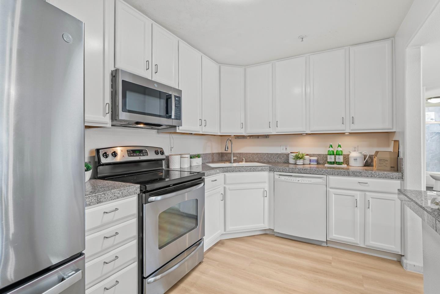 Detail Gallery Image 11 of 46 For 134 Carroll St #201,  Sunnyvale,  CA 94086 - 3 Beds | 2 Baths