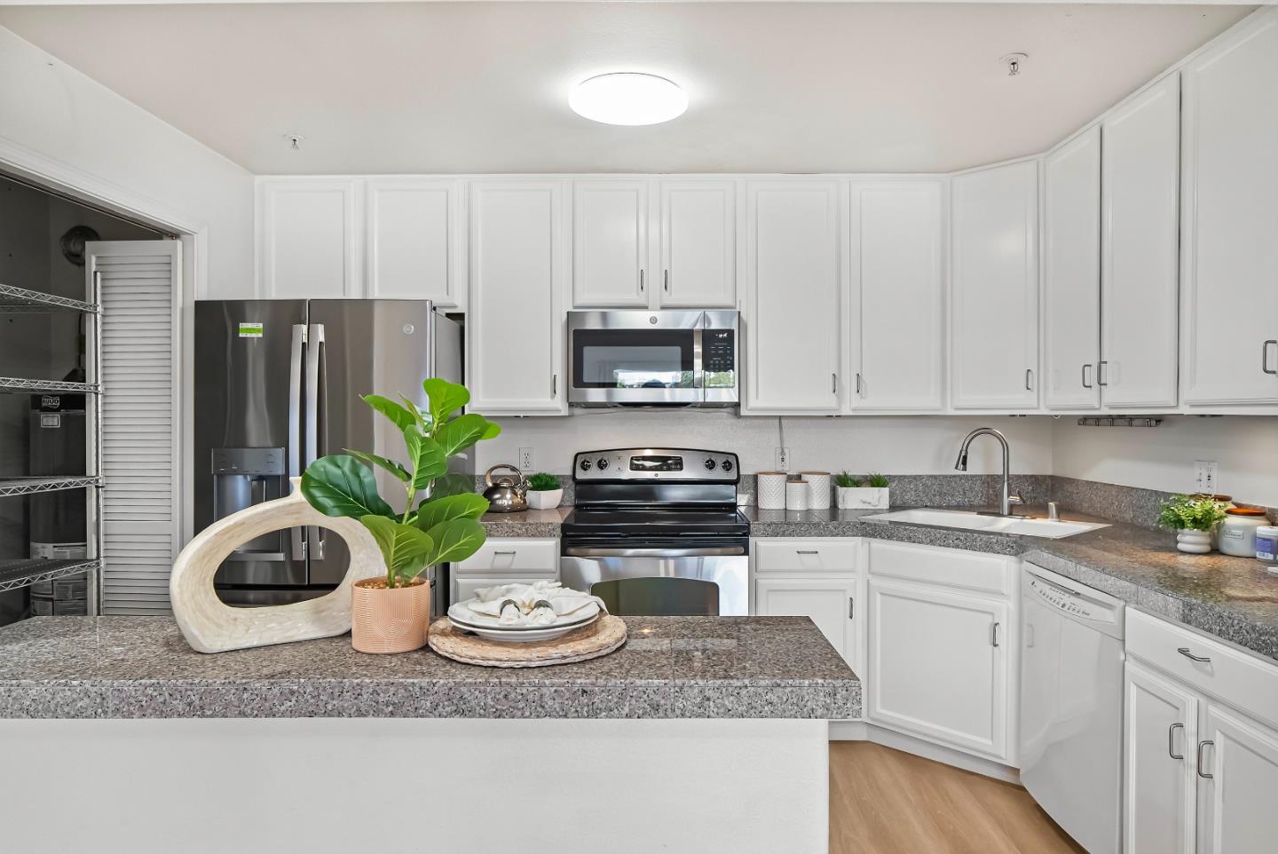 Detail Gallery Image 9 of 46 For 134 Carroll St #201,  Sunnyvale,  CA 94086 - 3 Beds | 2 Baths