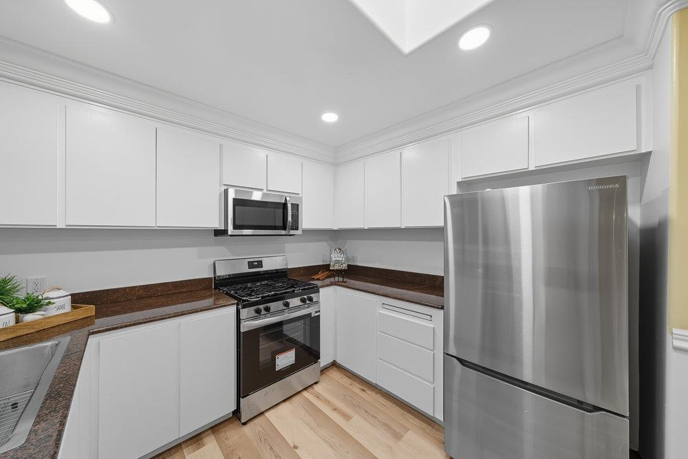 Detail Gallery Image 14 of 38 For 1020 E Mission St, San Jose,  CA 95112 - 4 Beds | 2 Baths