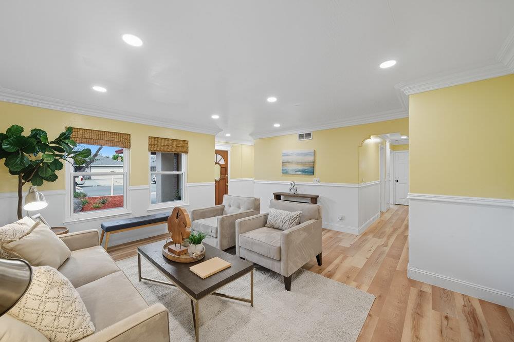 Detail Gallery Image 7 of 38 For 1020 E Mission St, San Jose,  CA 95112 - 4 Beds | 2 Baths