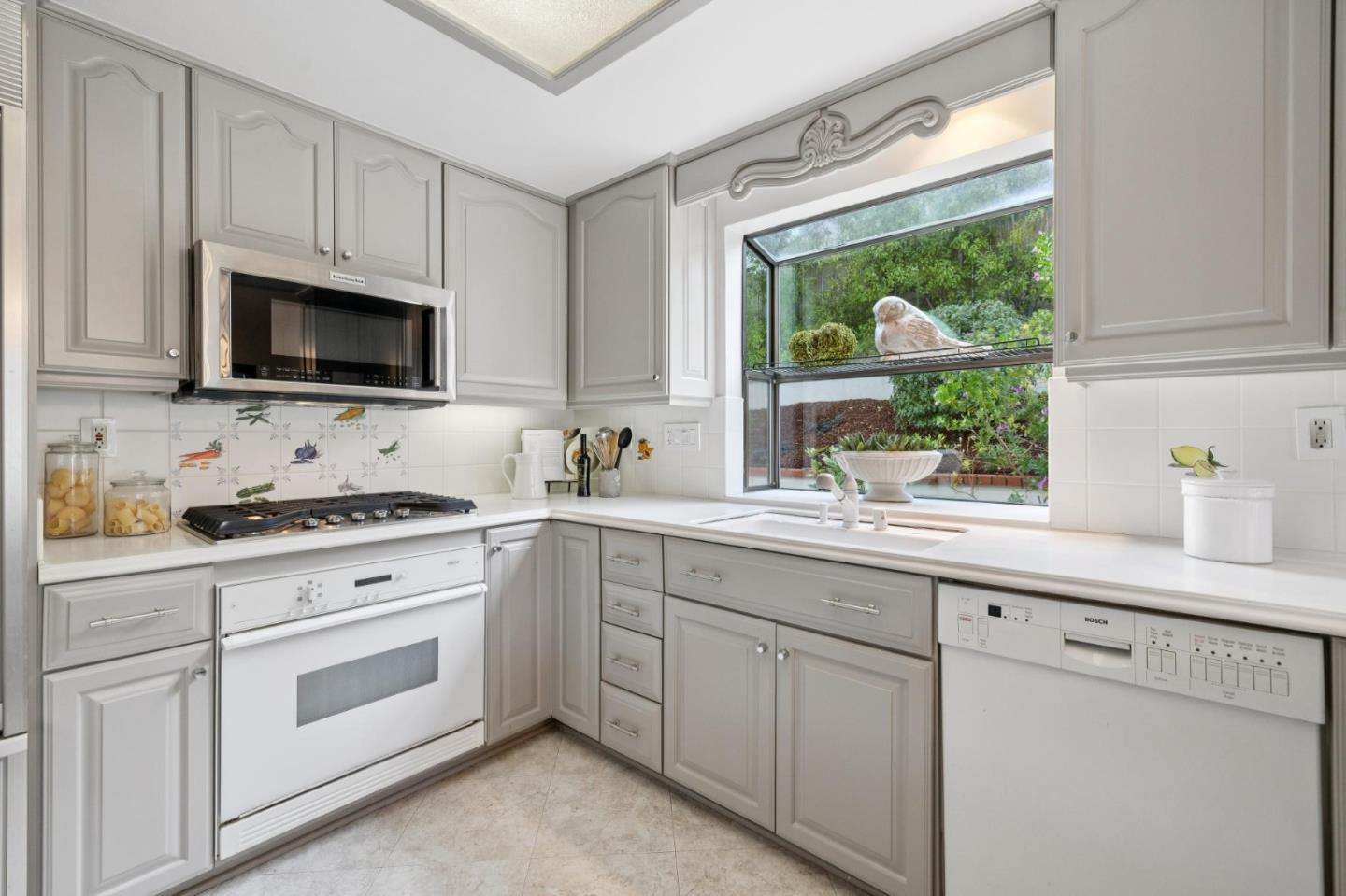 Detail Gallery Image 32 of 119 For 1418 Crestwood Ct, San Mateo,  CA 94403 - 4 Beds | 3 Baths