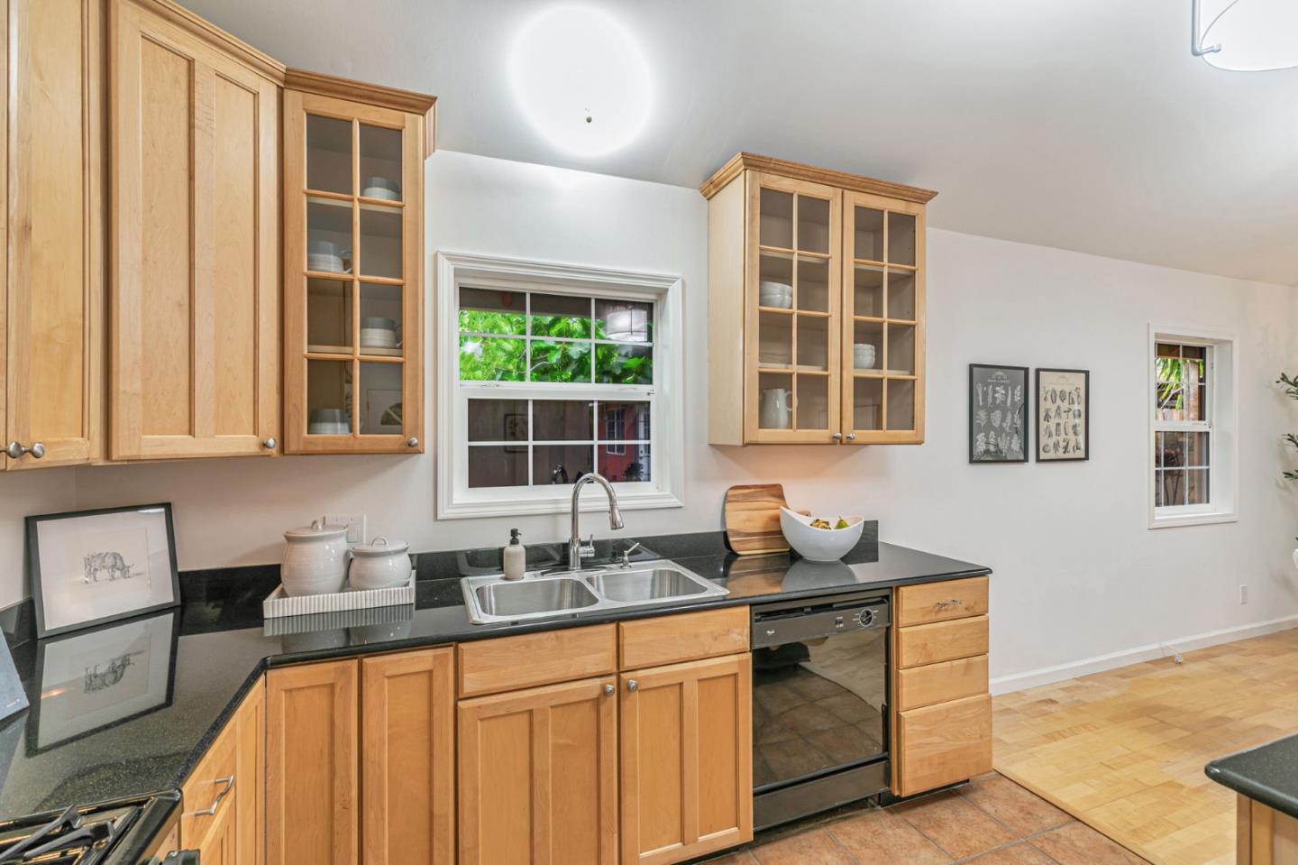 Detail Gallery Image 12 of 37 For 1037 Windermere Ave, Menlo Park,  CA 94025 - 2 Beds | 2 Baths