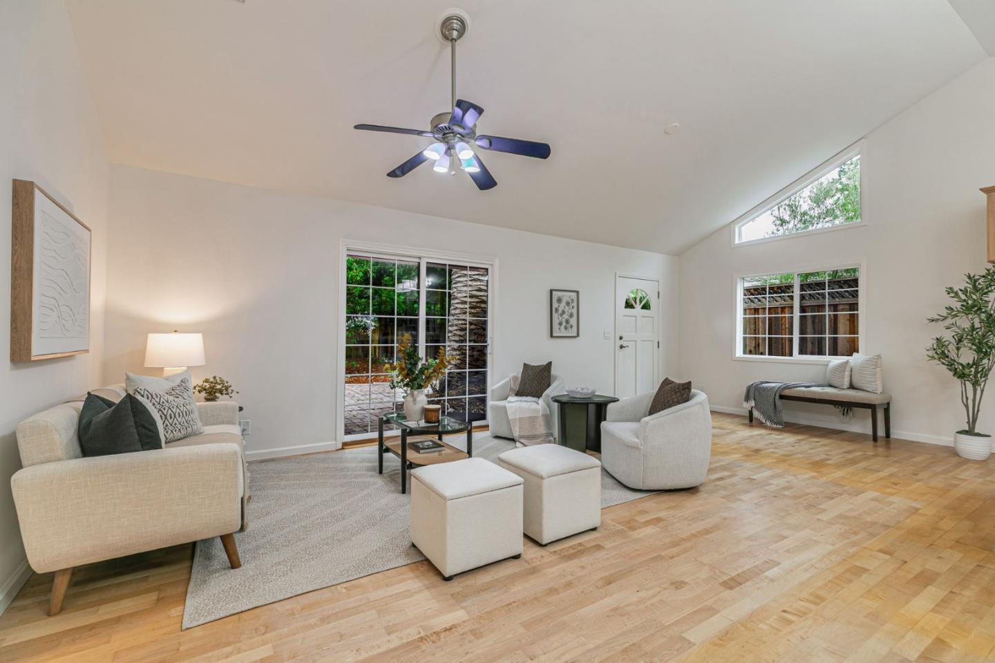 Detail Gallery Image 14 of 37 For 1037 Windermere Ave, Menlo Park,  CA 94025 - 2 Beds | 2 Baths