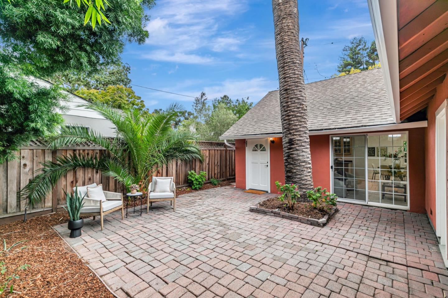 Detail Gallery Image 2 of 37 For 1037 Windermere Ave, Menlo Park,  CA 94025 - 2 Beds | 2 Baths